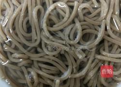 蔬菜拌面的做法图解2