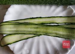 凉拌黄瓜卷的做法图解3