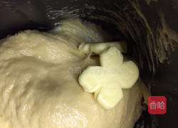 沙拉彩色肉松面包的做法图解4