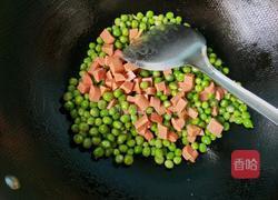火腿肠炒豌豆的做法图解7