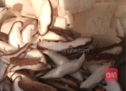 杏鲍菇炒鸡肉的做法图解2