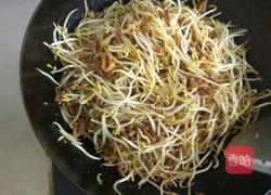 豆芽肉丝焖饼的做法图解3