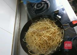 豆芽肉丝焖饼的做法图解4