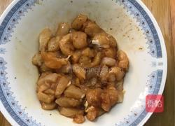 鸡丁爆花生米的做法图解1