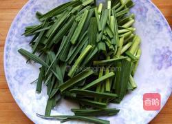 蒜苗炒鸡蛋的做法图解1