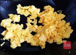 蒜苗炒鸡蛋的做法图解7