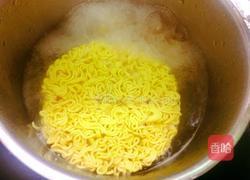 煮泡面的做法图解3