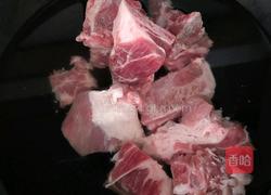 排骨炖豆角土豆的做法图解2