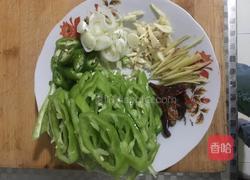 腊肉炒西兰花的做法图解3