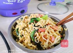 蛋裹炒泡面的做法图解4