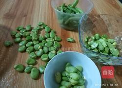 蚕豆米饭的做法图解1