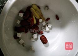 茯苓乳鸽汤的做法图解3