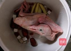 茯苓乳鸽汤的做法图解4