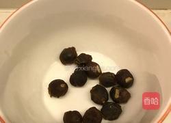 莲子百合桂圆羹的做法图解3