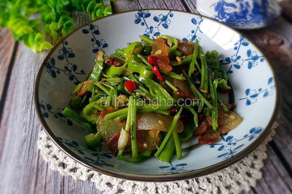 野芹菜炒腊肉