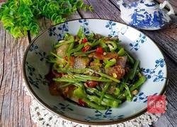 野芹菜炒腊肉的做法图解1