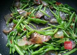 野芹菜炒腊肉的做法图解11