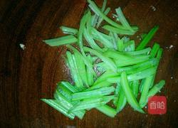 香干炒芹菜的做法图解2