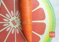 胡萝卜汁的做法图解1