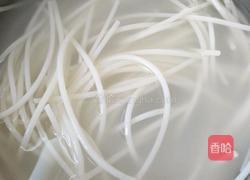 麻辣鸡丁米线的做法图解1