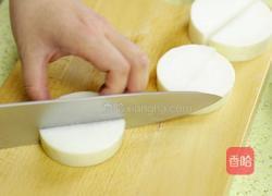 韩式辣白菜炖鸡肉块的做法图解1