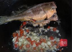 焖黄花鱼的做法图解5