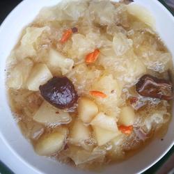 银耳雪梨的做法[图]