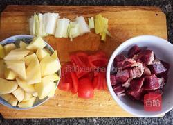 土豆番茄烧牛肉的做法图解1