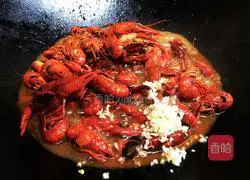 Illustration of how to make spicy crayfish 11