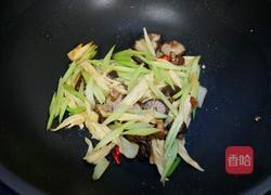 珍珠菇烩芹菜腐竹的做法图解8