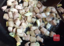 豌豆炒肉丁的做法图解3