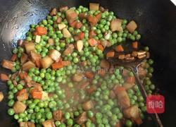 豌豆炒肉丁的做法图解6