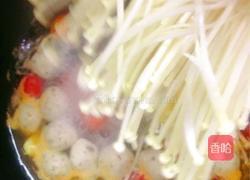 千禧果金针菇丸子汤的做法图解5