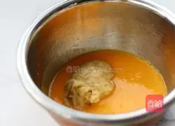 Illustration of how to make banana chiffon 8