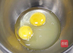 颜值爆棚的草莓蛋糕的做法图解2