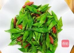 扁豆炒蒜肠的做法图解4