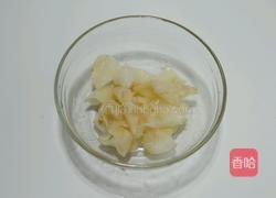 玫瑰牛奶炖花胶的做法图解3