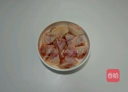 酸汤藕带焖鸡翅的做法图解1