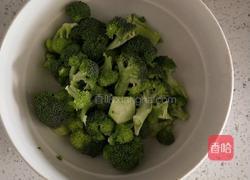 素炒西蓝花的做法图解1