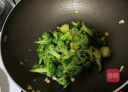 素炒西蓝花的做法图解6