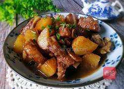 红烧排骨炖土豆的做法图解1