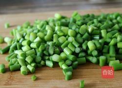 鸡蛋木耳炒蒜薹的做法图解4