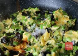鸡蛋木耳炒蒜薹的做法图解8