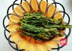 炸香椿鱼儿的做法图解4