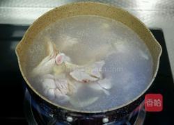 榛蘑炖鸡腿的做法图解2