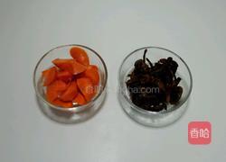 榛蘑炖鸡腿的做法图解4