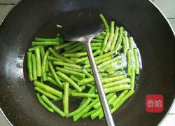 腊肉干煸豆角的做法图解5