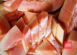 牛奶桃胶炖木瓜的做法图解2