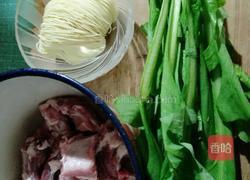 排骨汤面的做法图解2