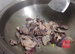 菠萝炒鸭胗的做法图解3